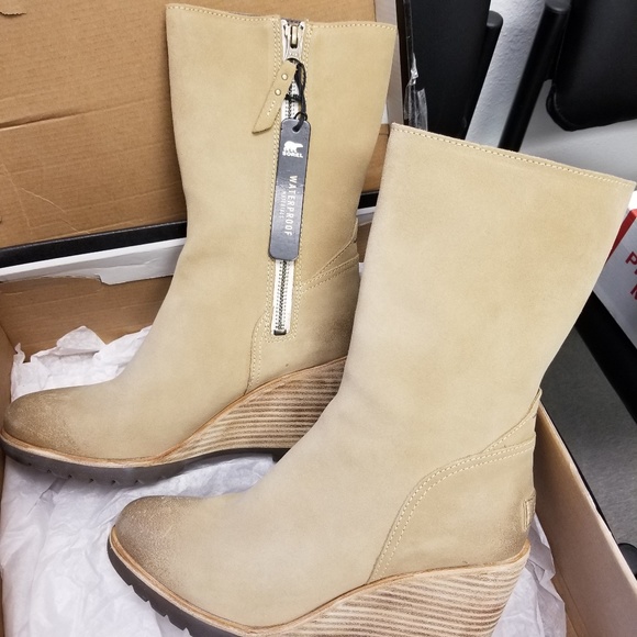 Sorel Shoes - Sorel After Hours Mid Wedge Boot Size 7.5 Beach